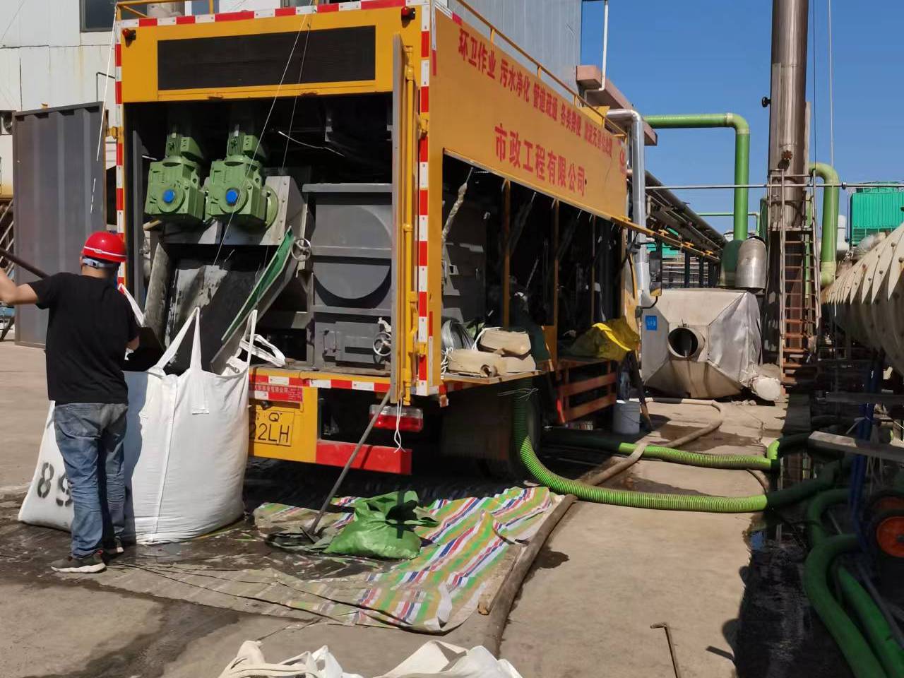 明溪淤泥压干处理